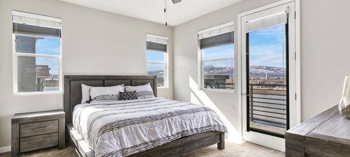 Lakefront Condo w/ Jacuzzi, Rooftop near  Mall, Casino, Theater w/ City Views Hotels in Sparks