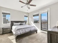 Lakefront Condo w/ Jacuzzi, Rooftop near  Mall, Casino, Theater w/ City Views - Pools