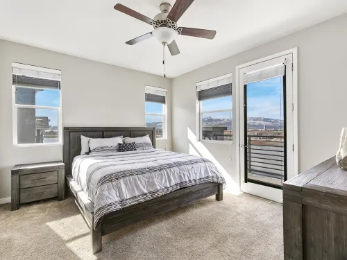 Lakefront Condo w/ Jacuzzi, Rooftop near  Mall, Casino, Theater w/ City Views - Wifi