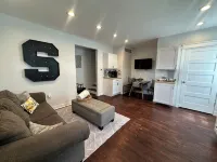 Home in the Heart of Kirksville - Homestays