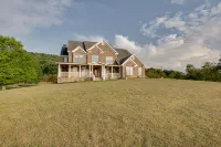 5 -Star Luxury Mountain Getaway - Grandview Lodge - Pool Opens Around April 15 - Boutique