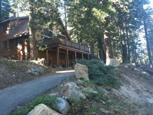 Storybook Chalet inside Yosemite National Park - Hytter