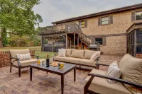 Tranquil Retreat w/ Hot Tub, Large Patio, 2 living rooms - 4-Star