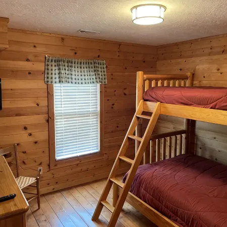 Mountain Deer Pass- A rustic mountain retreat on the Peacful Side of the Smokies