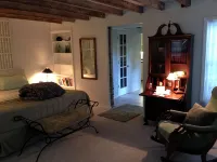 Private Guest Quarters - Cozy 1 BR/1 BA apartment on Historic 2-acre estate - Boutique