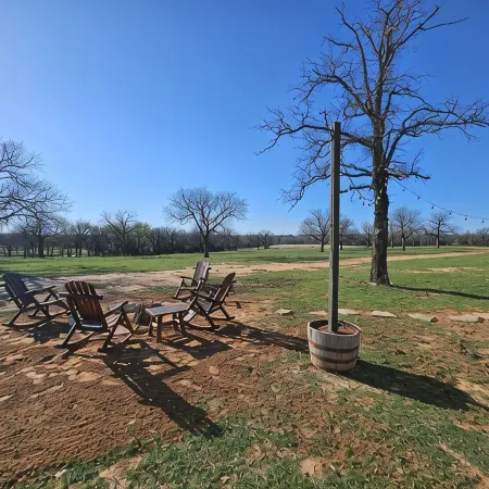 Romantic Stay in  Beautiful New RV on 30 Acres