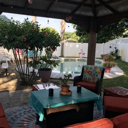 Five miles from Mayo Clinic and nine blocks from the ocean. Quiet and cozy.