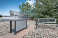 Microtel Inn & Suites by Wyndham Raton - Pet friendly