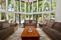 Homosassa River Retreat with Pool, Dock, Fire Pit & Water Sports - 4 stjerner
