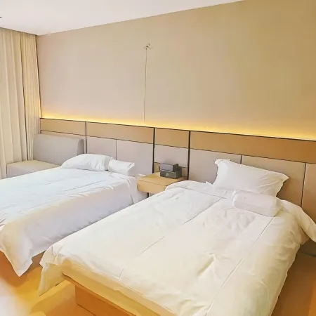 Huachen Hotel (Qin'an High-Speed Railway Station)