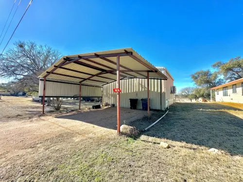Lawrence's Tree Haus on the Llano River - 2-Star
