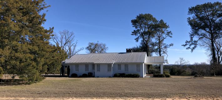 Hilltop Retreat . Private house surrounded by nature. Just 2 miles from Lake. Hotels in Barbour County