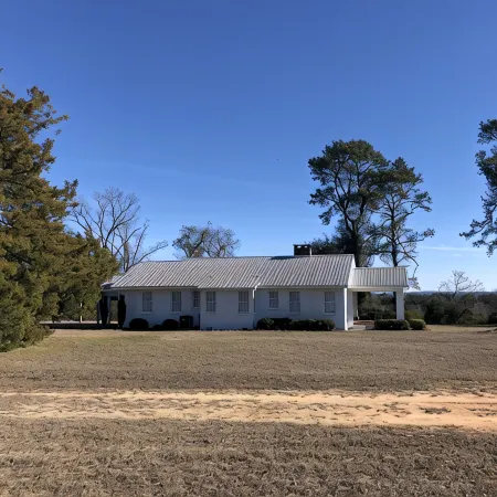 Hilltop Retreat . Private house surrounded by nature. Just 2 miles from Lake.