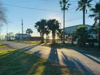 Charming Cottage I on Dickinson Bay - 3-Star