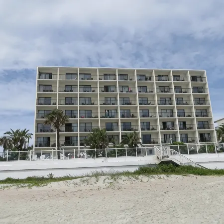 Days Inn by Wyndham Daytona Oceanfront