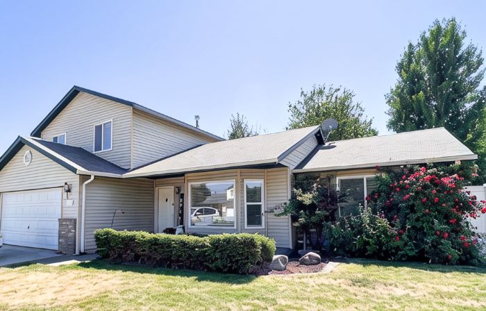 Spacious Home in Quiet Neighborhood with Large Patio!
