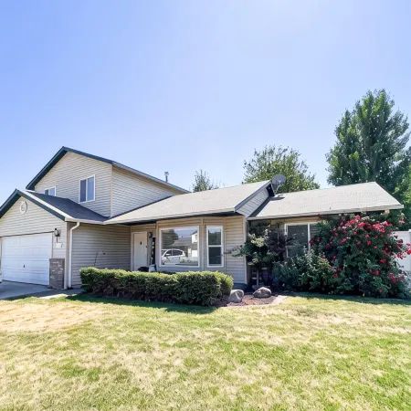 Spacious Home in Quiet Neighborhood with Large Patio!