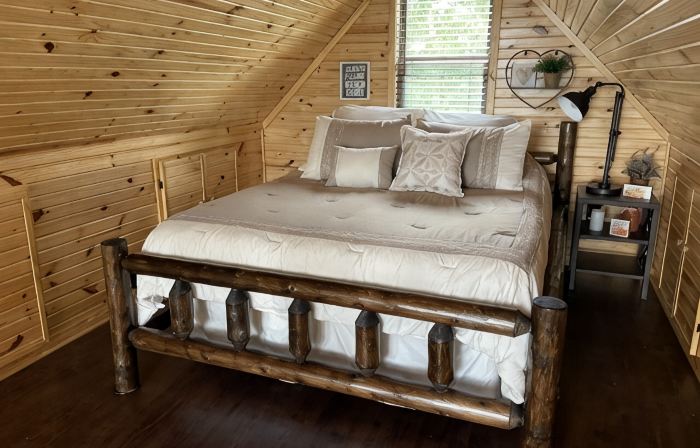 Treehouse/cabin with an amazing view of Mount Magazine