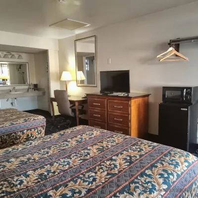 Holiday Motel Oakdale - Motels