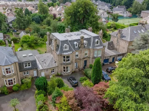 Spacious 4 Bedroom Flat in Stirling - Apartments