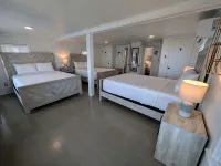 PRIVATE BEACH: A PALACE IN PARADISE @ NIANTIC W/ 6 QUEENS 1 TWIN BED - WiFi