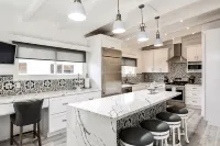 Extremely Luxurious Beach Getaway - 2blks to beach - 3 stjerner