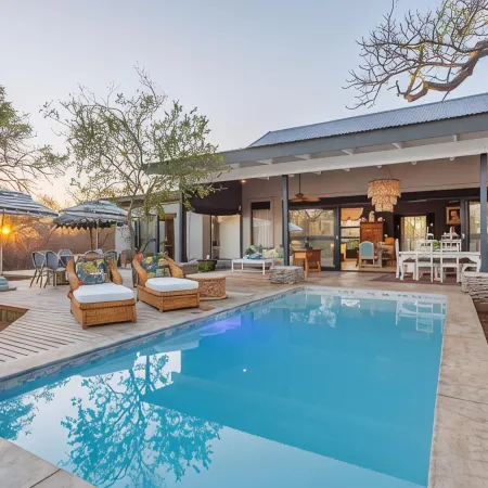 Safari Moon Luxury Bush Lodge
