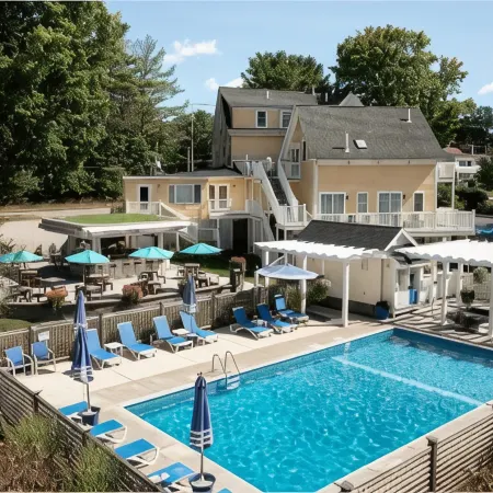 Admiral's Inn Resort