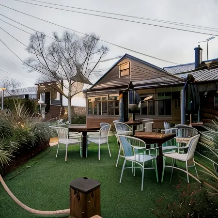 Cat & Lion Country Pub and Hotel