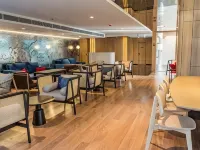 Oakwood Residence Sukhumvit Thonglor Bangkok Отели рядом с достопримечательностью «Торговый центр SeenSpace»