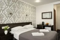 Kiparis Hotel - พร้อมระเบียง