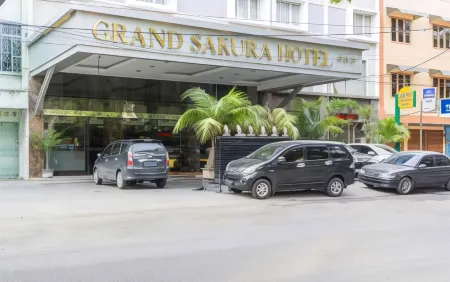 Grand Sakura Hotel Отели рядом со станцией Medan Train Station