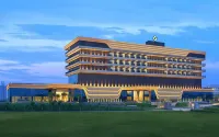 Gift City Club – A Member of Radisson Individuals Hotel dekat Akshardham Temple