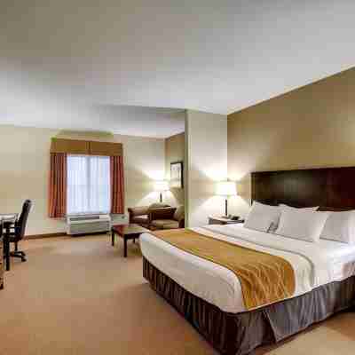 Comfort Inn & Suites Alvarado Rooms