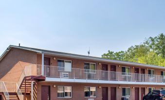 Econo Lodge Inn & Suites Lake Harmony - Pocono Mountains Area