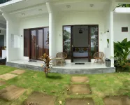 望山洛坤 Riff Surf Lessons Lombok附近的飯店