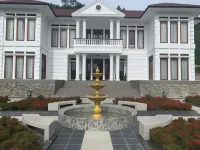 Toba Retreat Mansion and Villas