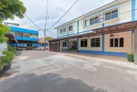 RedDoorz Plus Near Rsud Gunung Jati Cirebon Hotels in Kesambi