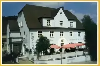 Hotel Krone فنادق في Ahorntal