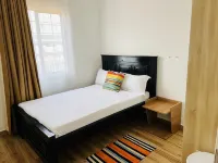 Lux Suites Tatu City Vacation House
