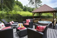 Domaine du Haut Jardin Hôtel & Chalets Spa Privé Hotel a Saint-Nabord