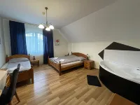 Tölgyfa Panzió Hotels near Hősök tere