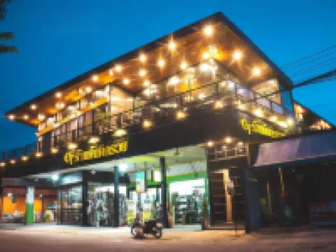 The Sky Roof Homestay @ Kiriwong Hotels in Lan Saka