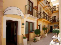 Residence Cortile Mercè Hotel in zona Trapani