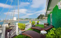 Signature Halong Cruise - Båd