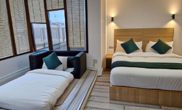 7. 크라운 하우스..