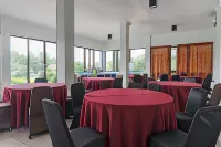 RedDoorz Plus @ Hotel Negeri Baru Lodaya Puncak Hotel dekat Bale Prabu Siliwangi