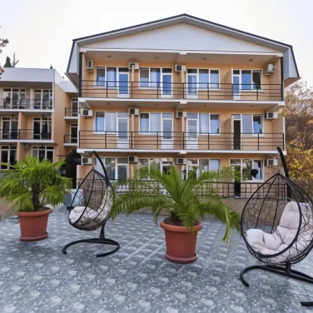 Крымская Ницца Отели в г. Ялта