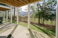 Pristine 4BR/3.5BA, Pool, Walk/bike to shops/beach