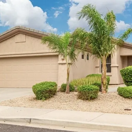 ~BEAUTIFUL HOME WITH POOL IN PRESTIGIOUS LITCHFIELD/PALM VALLEY